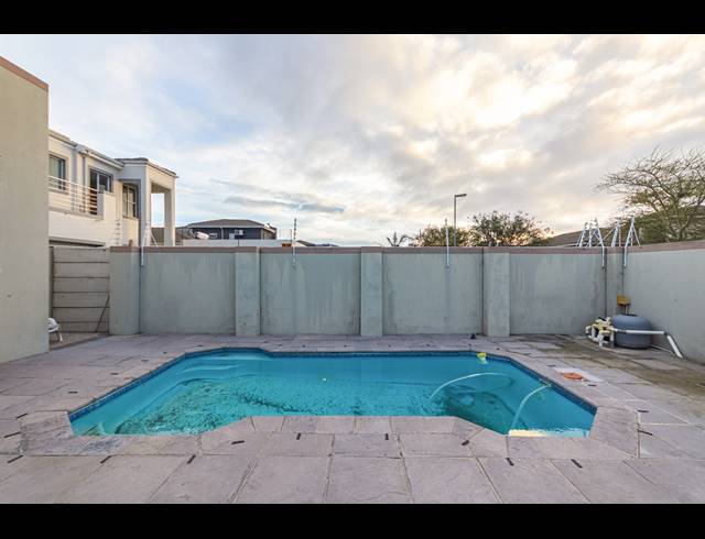 3 BEDROOM FREEHOLD TO LET IN PARKLANDS NORTH